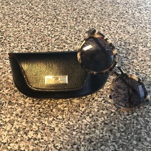 O by Oscar de la Renta sunglasses